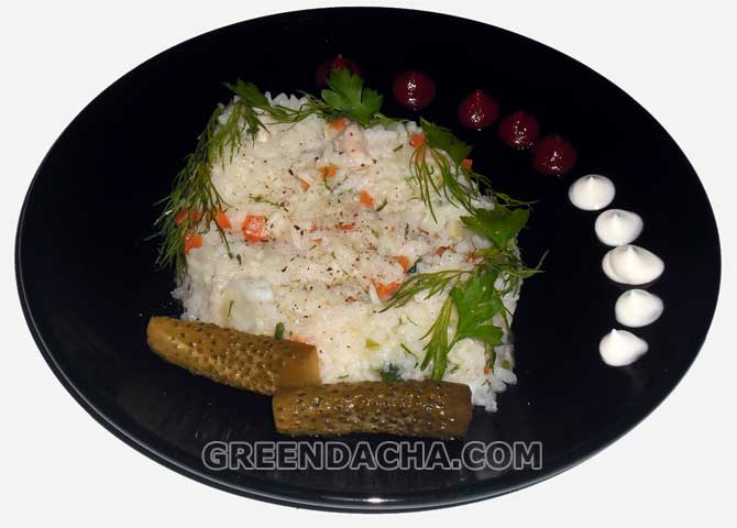 Филе куриное с рисом морковью и зеленью.