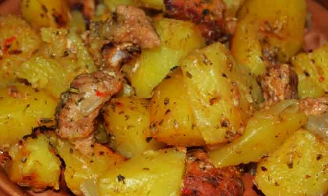 Жаркое из свинины с картошкой.